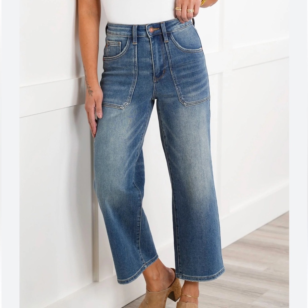 Judy Blue Medium Wash Straight Leg Jeans